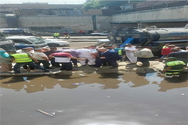 كسر ماسورة مياه يغرق نفق شبرا
