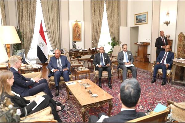 وزير الخارجية يلتقي المبعوث الأممي إلى اليمن