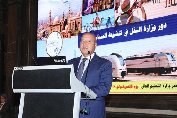 وزير النقل يستعرض دور الوزارة في المشاركة في تنشيط ودعم السياحة
