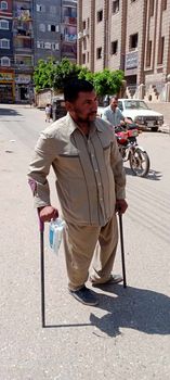 صرخه مواطن من ذوي الاحتياجات الخاصة بسبب انقطاع المياه منذ شهر ونصف بمركز ومدينة المطريه دقهليه
