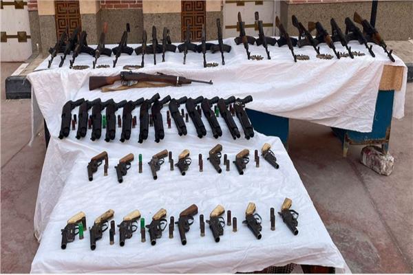 الداخلية: ضبط 217 كيلو مخدرات و400 قطعة سلاح بالمحافظات