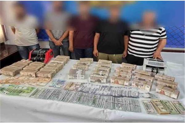 الداخلية تكشف مافيا الاتجار في العُملة بتحويلات المصريين بالخارج