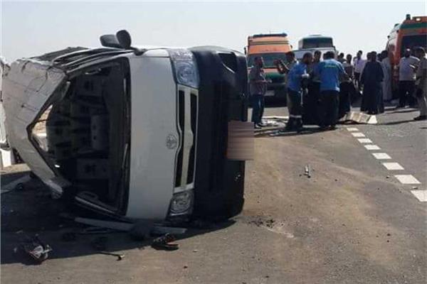 إصابة 17 شخصا في انقلاب ميكروباص بطريق أسيوط الغربي
