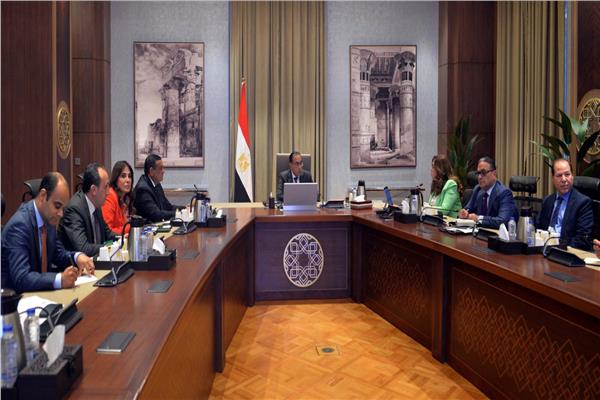رئيس الوزراء يتابع مع محافظ دمياط جهود تطوير صناعة الأثاث رئيس الوزراء
