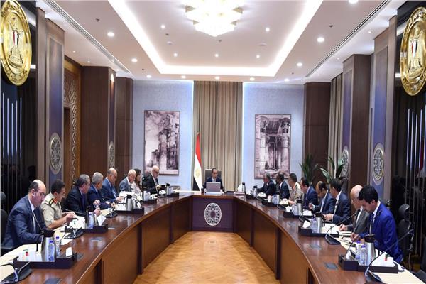 مدبولي يستعرض مخططات المرافق بالمنطقة الاقتصادية لقناة السويس خلال المرحلة المقبلة المنطقة الاقتصادية