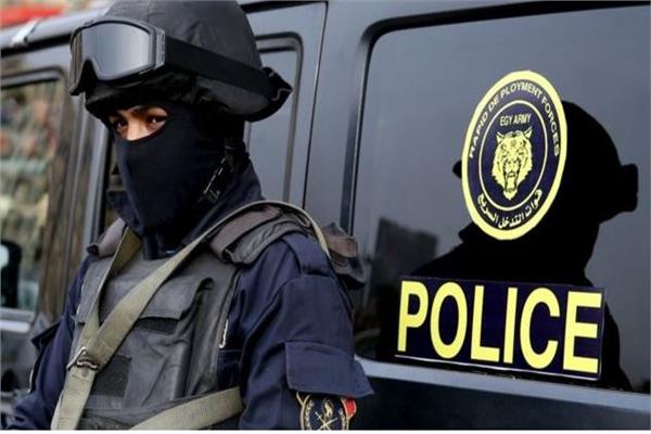 مصدر أمني ينفي مزاعم «الإرهابية» بوقوع حادث لأحد الضباط على طريق العلمين