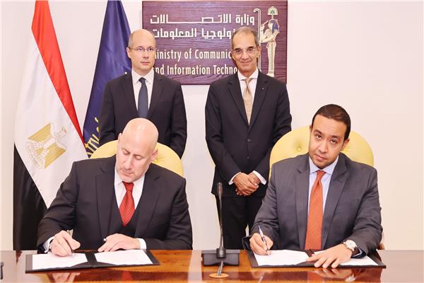 المصرية للاتصالات توقّع مذكرة تفاهم لإنشاء كابل بحري يربط مصر بألبانيا