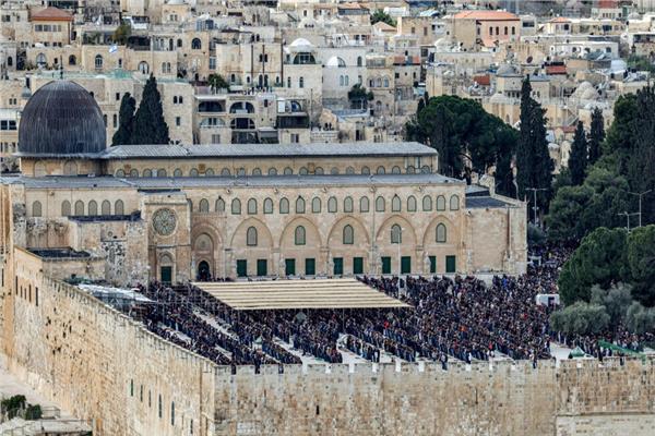 إسرائيل تغلق المسجد الأقصى بشكل مفاجئ وتمنع دخول أي شخص