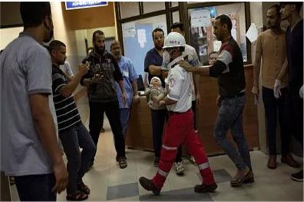 شهداء وجرحى جراء استهداف الاحتلال محيط مستشفى ناصر بخان يونس