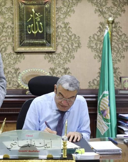 بسبب تقصيرهم فى اداء واجبهم الوظيفى .. محافظ المنيا يقيل عدد من مسئولي حماية الأراضى