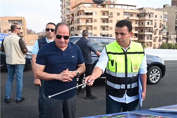 الرئيس السيسي يتفقد أعمال إنشاء وتطوير شبكة الطرق بالقاهرة