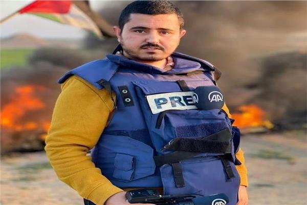 استشهاد الصحفي منتصر الصواف خلال قصف إسرائيلي بقطاع غزة
