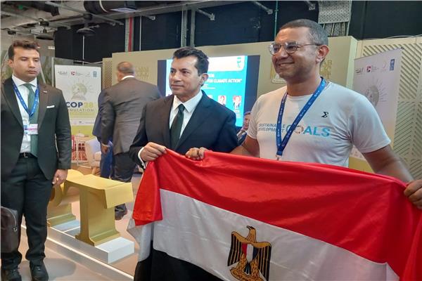 من مصر إلى دبي بالموتوسيكل.. علي عبده يكشف كواليس سفره لمؤتمر المناخ