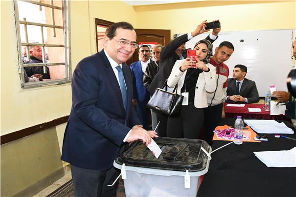 وزير البترول يدلي بصوته الانتخابي فى الانتخابات الرئاسية 2024
