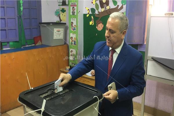 رئيس الهيئة الوطنية للصحافة يدلي بصوته في الانتخابات الرئاسية 2024