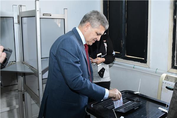 الفريق أسامة ربيع يدعو العاملين بهيئة قناة السويس والمواطنين للتصويت في الانتخابات