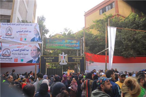«الانتخابية العامة بقسم عابدين»: لجنة الوافدين شهدت كثافة عالية واحتجنا موظفين إضافيين