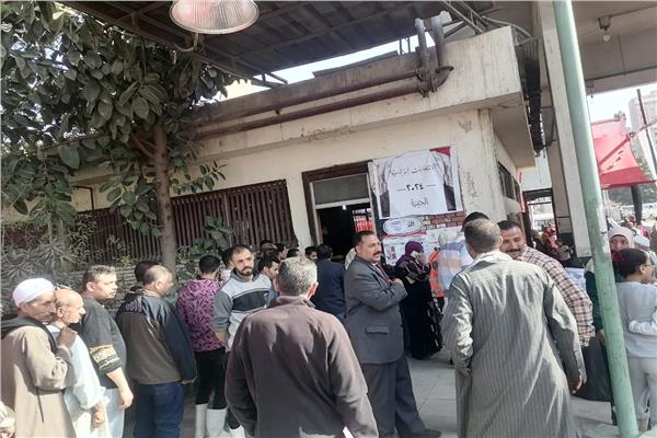 إقبال المواطنين على لجان جراج هيئة النقل العام الانتخابية بالجيزة