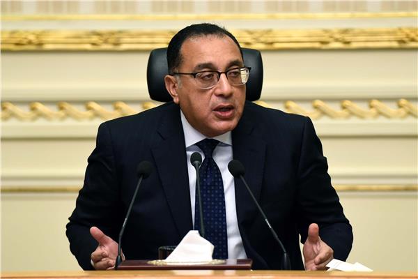إلزام الأجانب المقيمين بتحويل الرسوم بالدولار أو ما يعادله من العملات الأجنبية