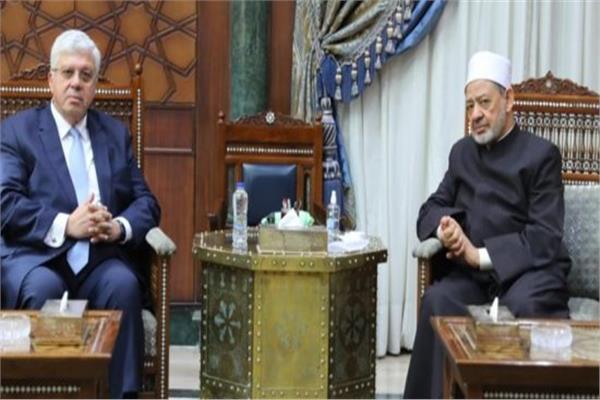 الطيب وعاشور يناقشان تعزيز التعاون بين وزارة التعليم العالي وجامعة الأزهر