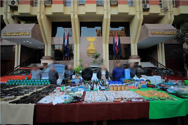 الداخلية تضبط أخطر عصابة للاتجار في المخدرات والأسلحة بـ 122 مليون جنيه