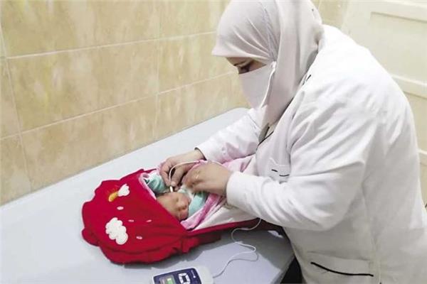 «الصحة» تكشف حقيقة تأثير جهاز الانبعاث الصوتي على الأطفال