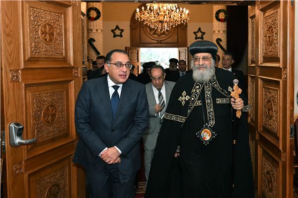 رئيس الوزراء يتوجه لمقر الكاتدرائية لتهنئة البابا تواضروس بعيد الميلاد المجيد