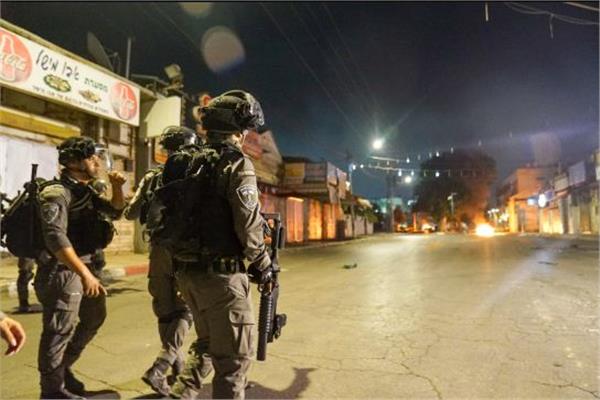 مواجهات بين الفلسطينيين وقوات الاحتلال في مناطق متفرقة بالضفة الغربية