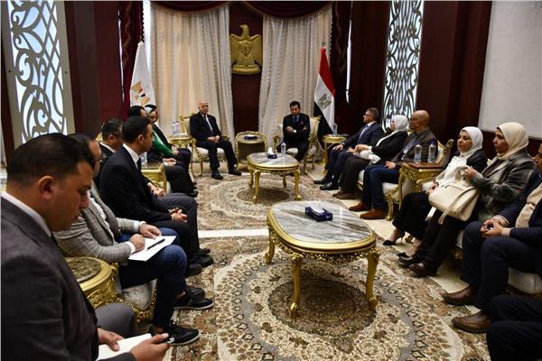 أشرف صبحي يبحث تطوير ورفع كفاءة المنشآت الرياضية والشبابية بالمحافظات