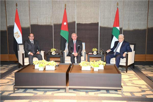 الرئيس السيسي يشارك في القمة الثلاثية المصرية الأردنية الفلسطينية بالعقبة