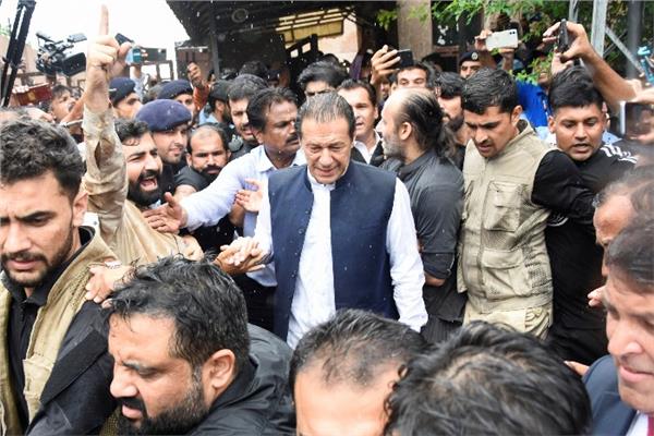 «عمران خان» | لاعب كريكت جذبته أضواء السياسة للسجن