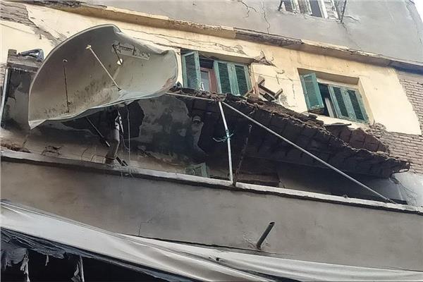 انهيار أجزاء من عقارين في الإسكندرية.. والحي يخلي السكان