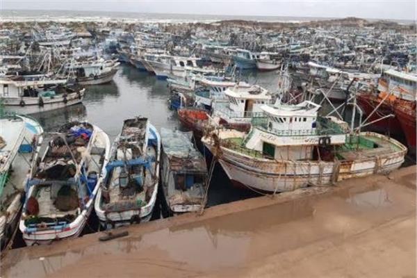 توقف حركة الملاحة والصيد بميناء البرلس وسواحل كفر الشيخ الشمالية