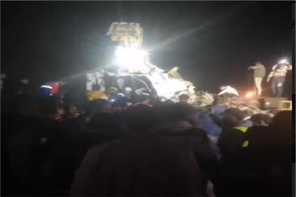 مصرع 15 شخصًا وإصابة 7 آخرين في حادث تصادم مروع غرب الإسكندرية