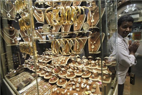 هبوط حاد بأسعار الذهب السبت 2 مارس.. وخسائر الجرام تتجاوز 100 جنيه