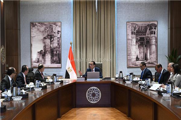 “أولويات للسلع الغذائية والأدوية”.. مدبولي: توجيهات رئاسية بالإفراج الفوري عن البضائع