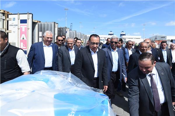الإفراج عن السلع والقضاء على السوق السوداء.. الحكومة تنتفض لمصلحة المواطن