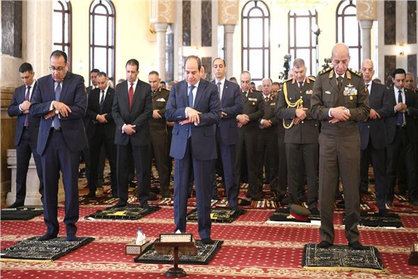 أداها السيسي وقادة القوات المسلحة.. خطيب الجمعة: الشهداء وسام على صدر الوطن
