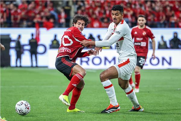 الأهلي يسجل الهدف الأول في شباك الزمالك
