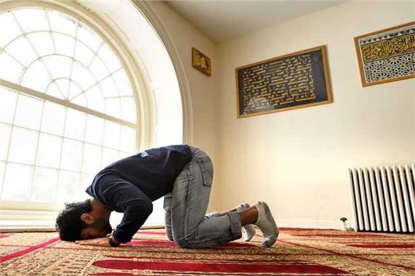«المفتي» يكشف حكم الصيام دون صلاة
