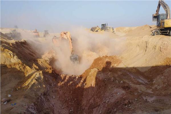 البحث مستمر.. جهود مكثفة لانتشال جثمان مزارع سقط في بئر بالمنيا