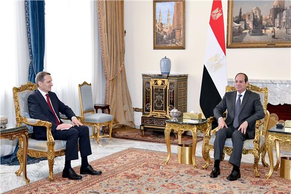 السيسي يبحث مع رئيس جهاز الاستخبارات الروسية مستجدات الأوضاع الدولية