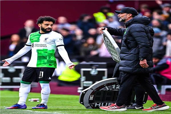 شاهد اللقطة الكاملة لمشاجرة محمد صلاح وكلوب