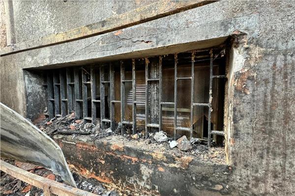 المعمل الجنائي يفحص مبنى حريق سجل مدنى بشبرا الخيمة