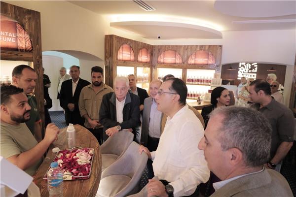رئيس الوزراء يزور «واحة تجلي» للزيوت العطرية والأعشاب بشرم الشيخ