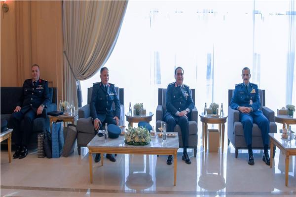 قائد القوات الجوية يشارك في الاحتفال بتخريج الدفعة 103 من طلبة كلية الملك فيصل