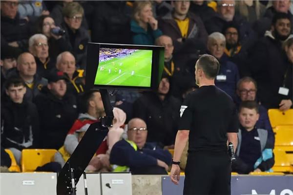 أزمة في الدوري الإنجليزي.. تعرف على السبب