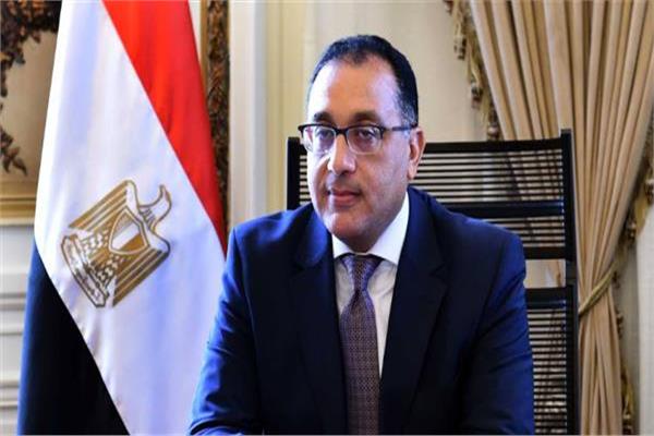 رئيس الوزراء يتفقد أكبر مصنع في العالم لإنتاج الضفائر الإلكترونية بالعاشر
