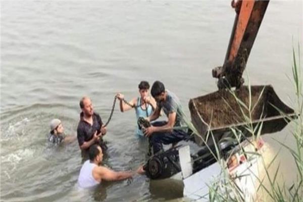 غرق ميكروباص يستقله 22 فتاة.. تفاصيل حادث معدية أبو غالب بمنشأة القناطر