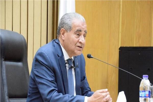 وزير التموين: لن نقترب من عدد الأفراد ببطاقات التموين أو وزن رغيف العيش
